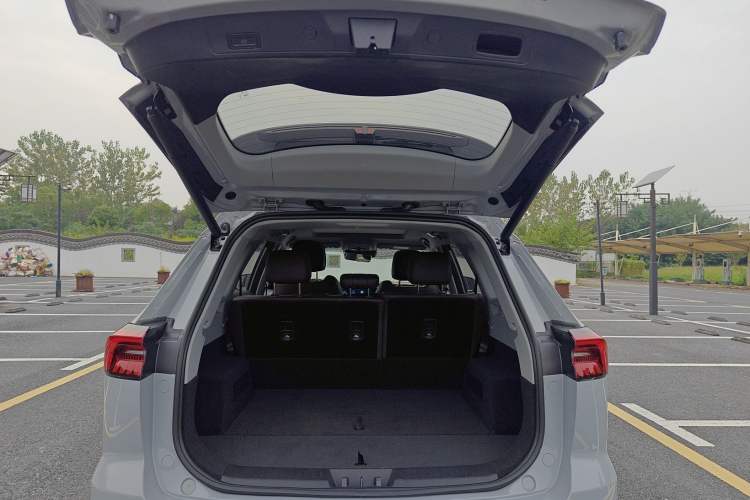 Used Chery Tiggo 8 PRO 2022 390T Two-Wheel Drive Vast Edition 5 Seats Trunk