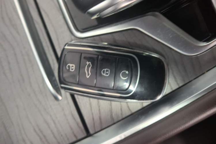 Used Chery Tiggo 8 PRO 2022 390T Two-Wheel Drive Vast Edition 5 Seats Vehicle Key