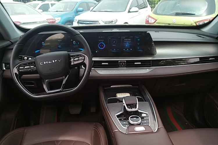 Used Chery Tiggo 8 PRO 2022 390T Two-Wheel Drive Vast Edition 5 Seats Center Console