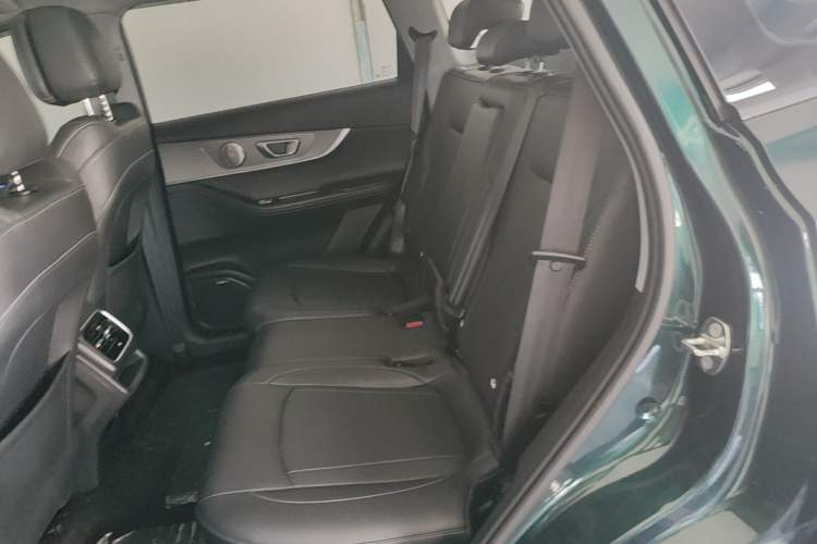 Used Chery Tiggo 8 PRO 2022 290T Two-Wheel Drive Sky Dome Edition 7 Seats Left Rear Seat