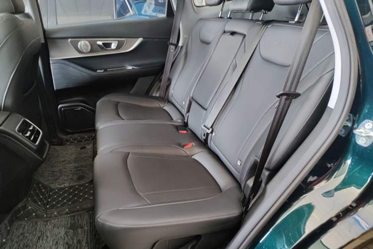 Used Chery Tiggo 8 PRO 2022 290T Two-Wheel Drive Sky Dome Edition 5 Seats Left Rear Seat