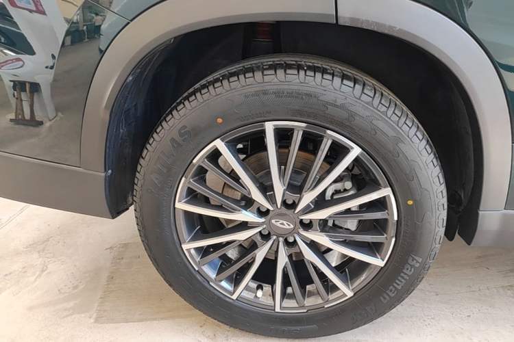 Used Chery Tiggo 8 PRO 2022 290T Two-Wheel Drive Sky Dome Edition 5 Seats Right Rear Wheel Hub
