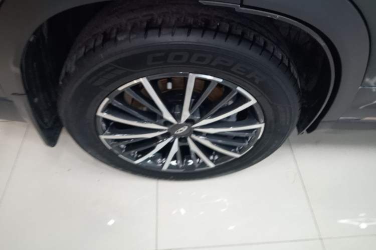 Used Chery Tiggo 8 PRO 2022 290T Two-Wheel Drive Haohan Edition 5 Seats Right Rear Wheel Hub