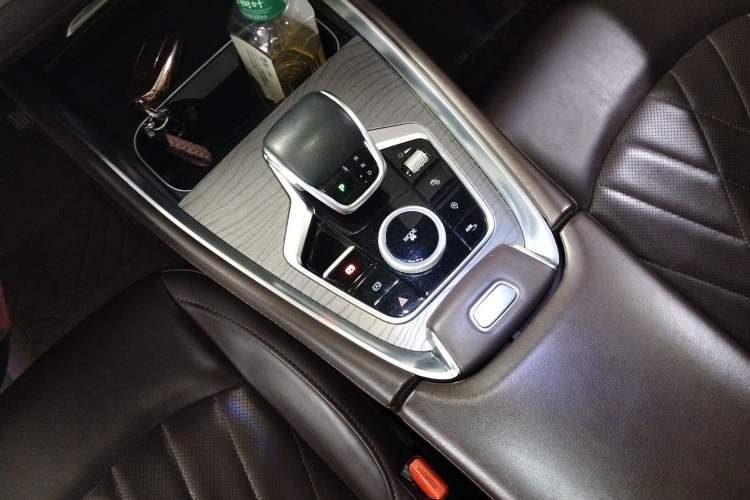 Used Chery Tiggo 8 PRO 2022 290T Two-Wheel Drive Haohan Edition 7 Seats Gear Lever