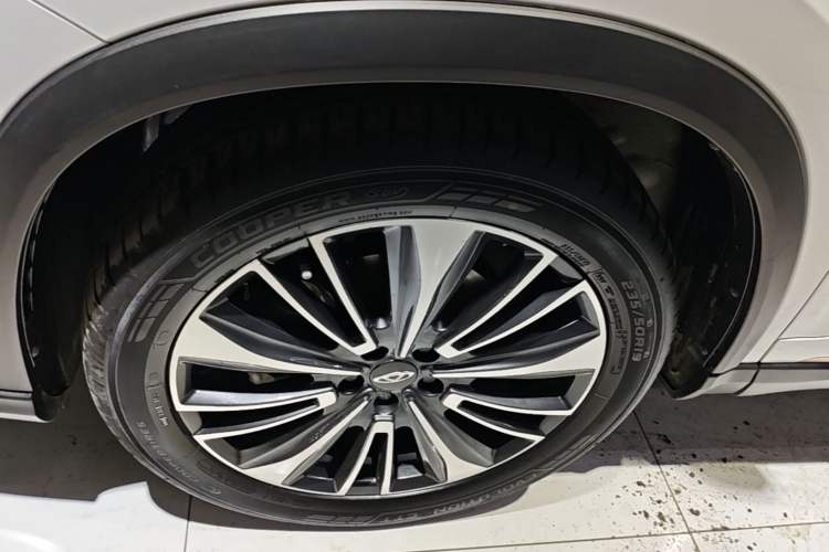 Used Chery Tiggo 8 PRO 2022 390T Two-Wheel Drive Haohan Edition 7-Seater Left Front Wheel Hub