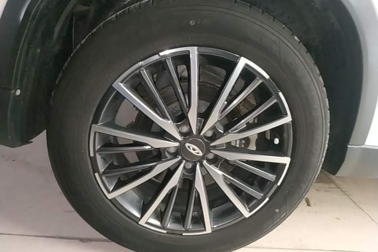 Used Chery Tiggo 8 PRO 2022 290T Two-Wheel Drive Haohan Edition 5 Seats Right Rear Wheel Hub