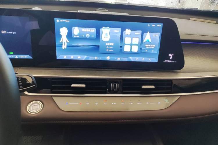 Used Chery Tiggo 8 PRO 2024 Champion Edition 390T Two-Wheel Drive Aoshi Version 5 Seats Audio And AC Panel