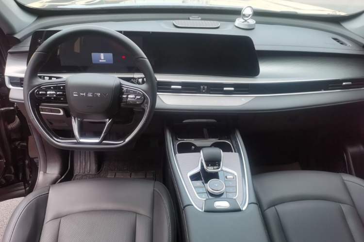 Used Chery Tiggo 8 PRO 2024 Champion Edition 290T Two-Wheel Drive Shining Version 5 Seats Center Console