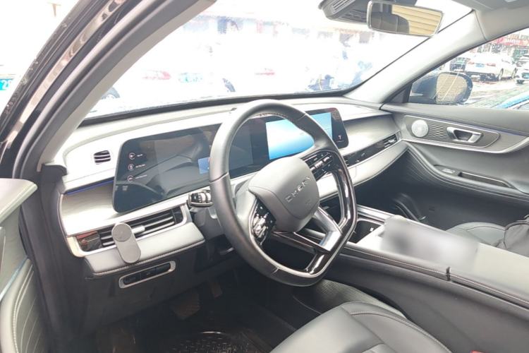 Used Chery Tiggo 8 PRO 2024 Champion Edition 290T Two-Wheel Drive Shining Version 7 Seats Center Console
