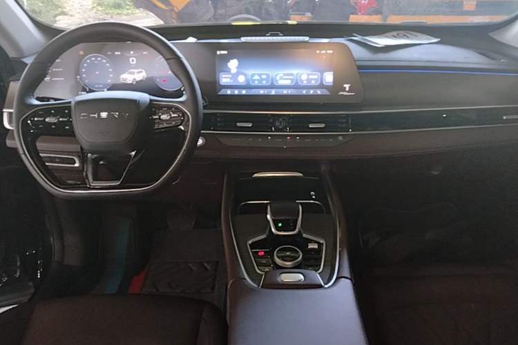 Used Chery Tiggo 8 PRO 2024 Champion Edition 390T Two-Wheel Drive Peak Version 7 Seats Center Console