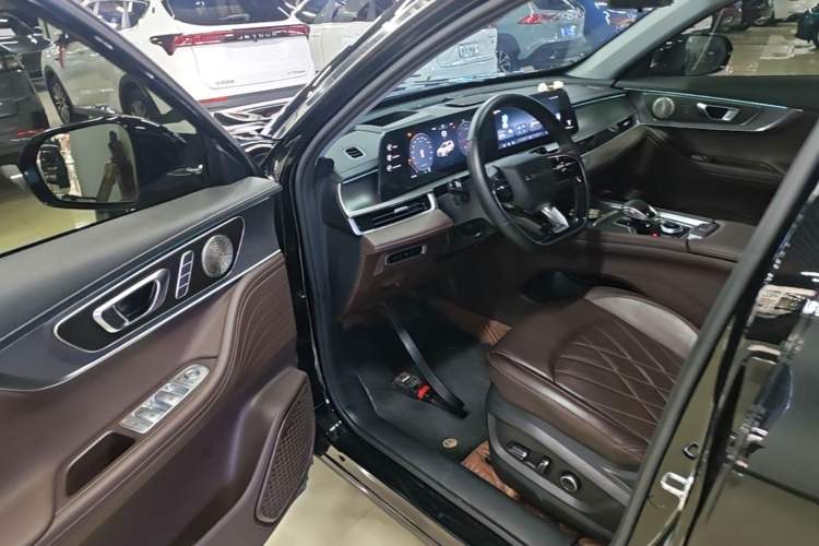 Used Chery Tiggo 8 PRO 2024 Champion Edition 390T Two-Wheel Drive Peak Version 5 Seats Driver Seat