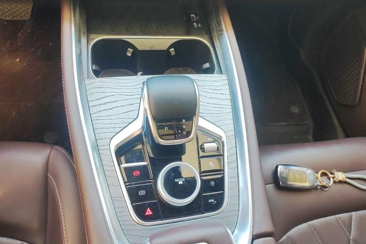 Used Chery Tiggo 8 PRO 2024 Champion Edition 390T Two-Wheel Drive Peak Version 5 Seats Gear Lever