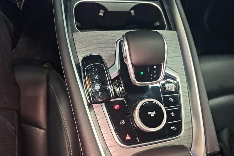 Used Chery Tiggo 8 PRO 2024 Champion Edition 290T Two-Wheel Drive Shining Version 5 Seats Gear Lever