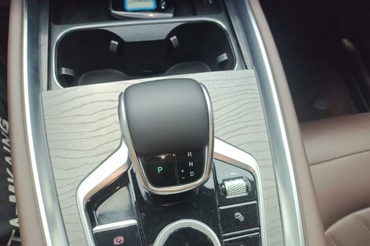 Used Chery Tiggo 8 PRO 2024 Champion Edition 390T Two-Wheel Drive Aoshi Version 7 Seats Gear Lever