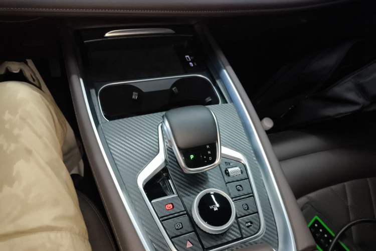 Used Chery Tiggo 8 PRO 2024 Champion Edition 390T Two-Wheel Drive Peak Version 5 Seats Gear Lever