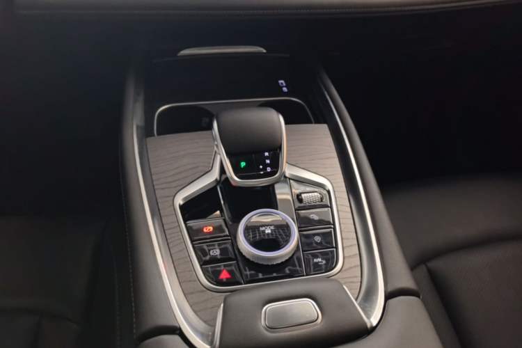 Used Chery Tiggo 8 PRO 2024 Champion Edition 290T Two-Wheel Drive Shining Version 5 Seats Gear Lever
