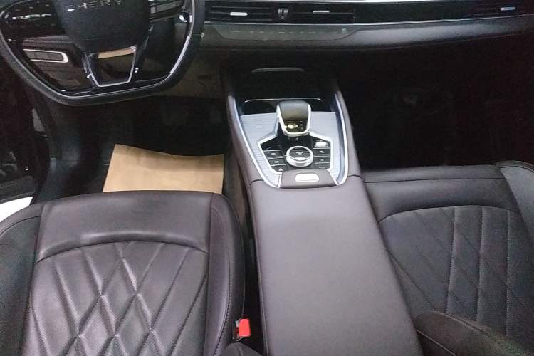 Used Chery Tiggo 8 PRO 2024 Champion Edition 390T Two-Wheel Drive Peak Version 5 Seats Gear Lever