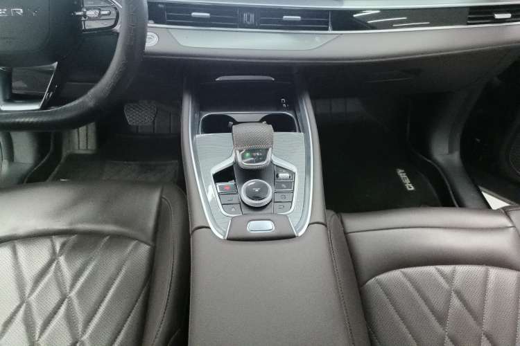 Used Chery Tiggo 8 PRO 2024 Champion Edition 390T Four-Wheel Drive Peak Version 5 Seats Gear Lever