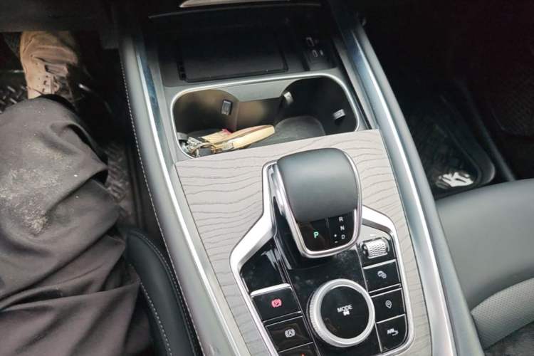 Used Chery Tiggo 8 PRO 2024 Champion Edition 290T Two-Wheel Drive Shining Version 7 Seats Gear Lever