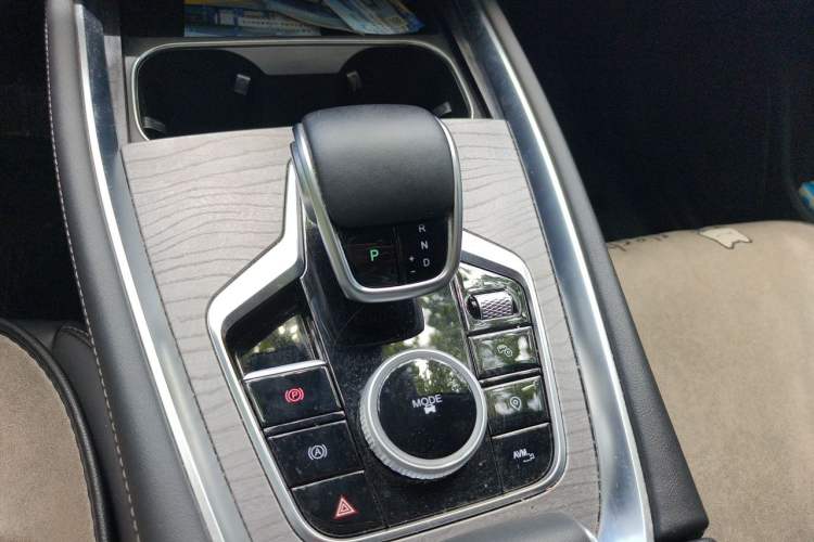 Used Chery Tiggo 8 PRO 2024 Champion Edition 290T Two-Wheel Drive Shining Version 5 Seats Gear Lever