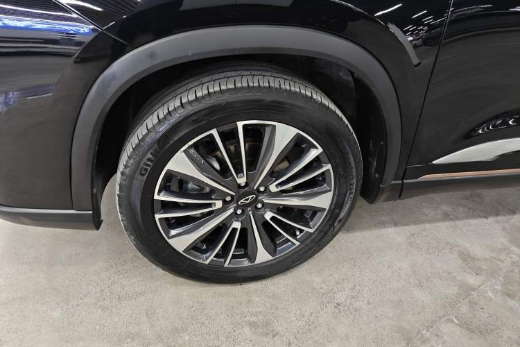 Used Chery Tiggo 8 PRO 2024 Champion Edition 390T Four-Wheel Drive Peak Version 5 Seats Left Front Wheel Hub
