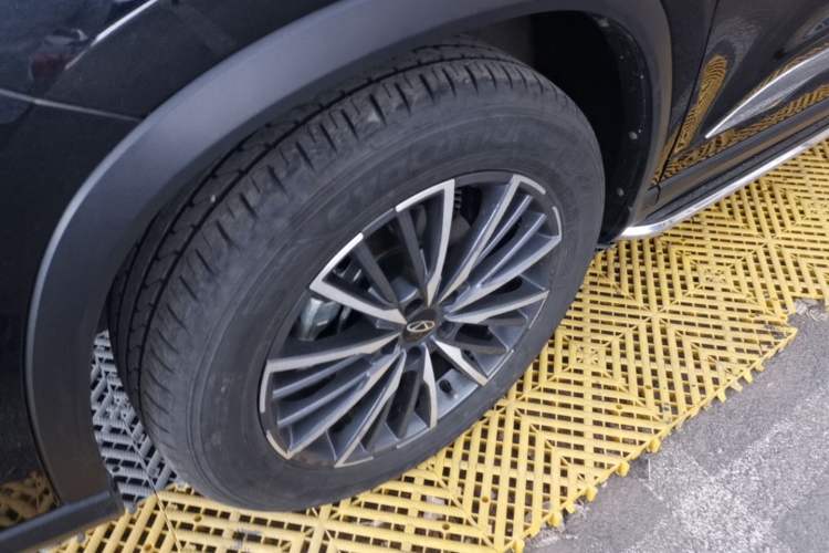 Used Chery Tiggo 8 PRO 2024 Champion Edition 290T Two-Wheel Drive Peak Version 5 Seats Left Front Wheel Hub