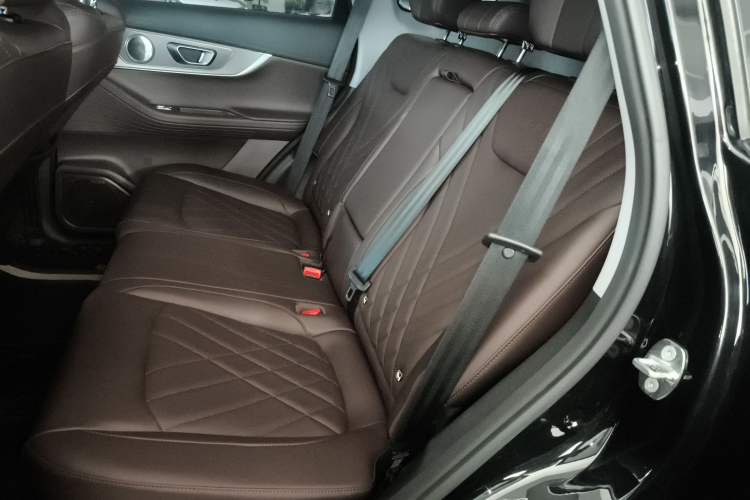 Used Chery Tiggo 8 PRO 2024 Champion Edition 390T Two-Wheel Drive Aoshi Version 5 Seats Left Rear Seat