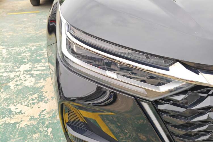 Used Chery Tiggo 8 PRO 2024 Champion Edition 290T Two-Wheel Drive Shining Version 7 Seats Right Front Headlight