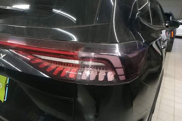 Used Chery Tiggo 8 PRO 2024 Champion Edition 290T Two-Wheel Drive Peak Version 7 Seats Right Rear Taillight