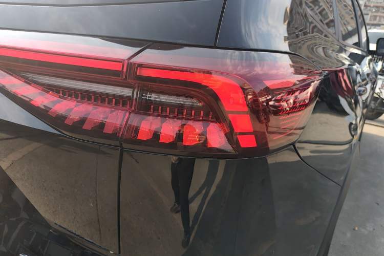 Used Chery Tiggo 8 PRO 2024 Champion Edition 290T Two-Wheel Drive Shining Version 7 Seats Right Rear Taillight