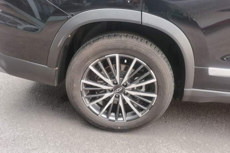 Used Chery Tiggo 8 PRO 2024 Champion Edition 290T Two-Wheel Drive Shining Version 5 Seats Right Rear Wheel Hub