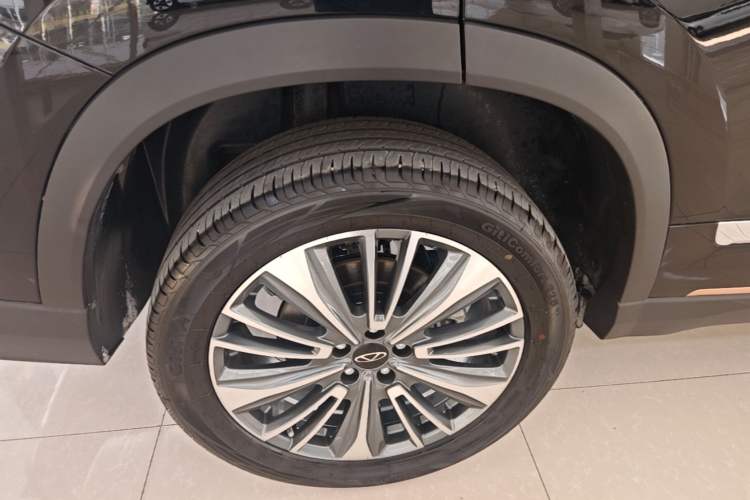 Used Chery Tiggo 8 PRO 2024 Champion Edition 390T Two-Wheel Drive Aoshi Version 7 Seats Right Rear Wheel Hub
