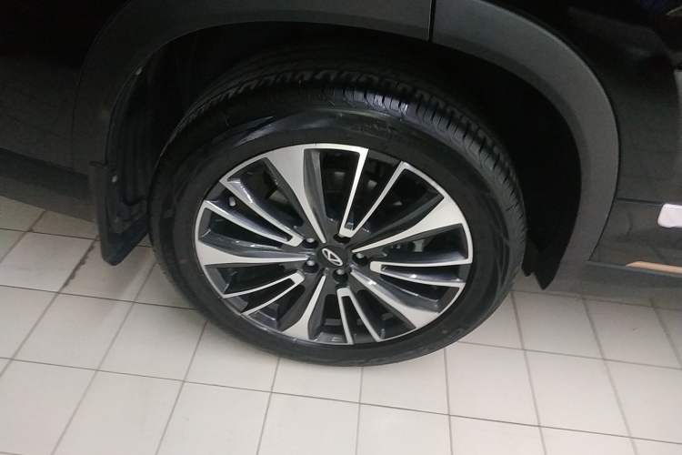 Used Chery Tiggo 8 PRO 2024 Champion Edition 390T Two-Wheel Drive Peak Version 5 Seats Right Rear Wheel Hub