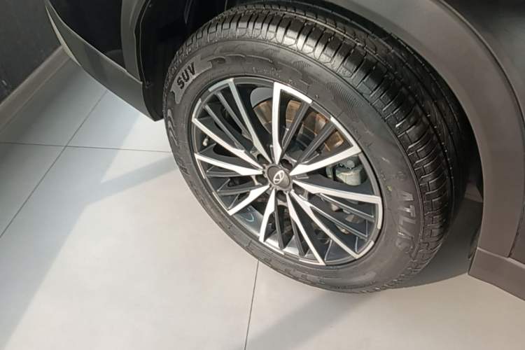 Used Chery Tiggo 8 PRO 2024 Champion Edition 290T Two-Wheel Drive Peak Version 5 Seats Right Rear Wheel Hub