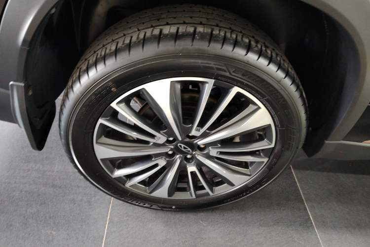 Used Chery Tiggo 8 PRO 2024 Champion Edition 390T Two-Wheel Drive Peak Version 7 Seats Right Rear Wheel Hub