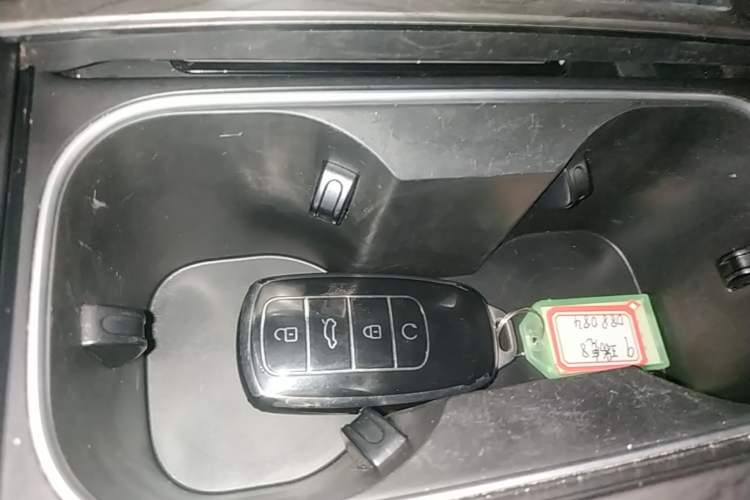 Used Chery Tiggo 8 PRO 2024 Champion Edition 290T Two-Wheel Drive Peak Version 7 Seats Vehicle Key