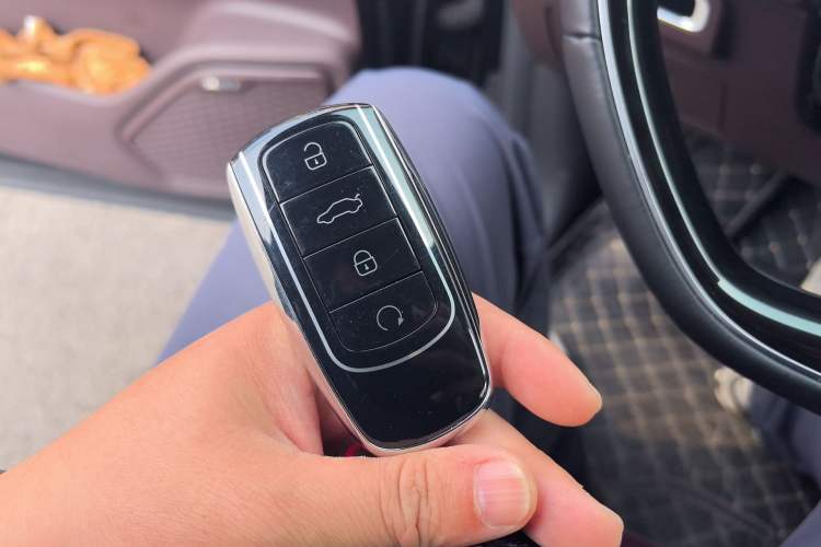 Used Chery Tiggo 8 PRO 2024 Champion Edition 290T Two-Wheel Drive Peak Version 5 Seats Vehicle Key