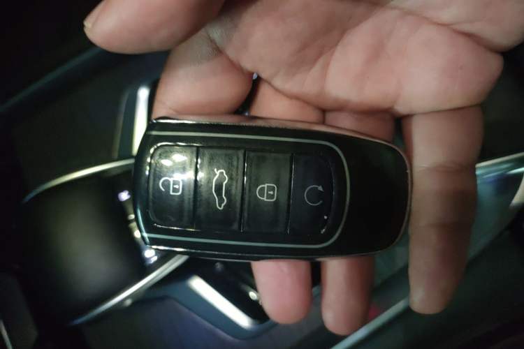 Used Chery Tiggo 8 PRO 2024 Champion Edition 290T Two-Wheel Drive Shining Version 5 Seats Vehicle Key
