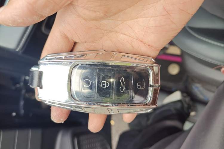 Used Chery Tiggo 8 PRO 2024 Champion Edition 290T Two-Wheel Drive Shining Version 7 Seats Vehicle Key