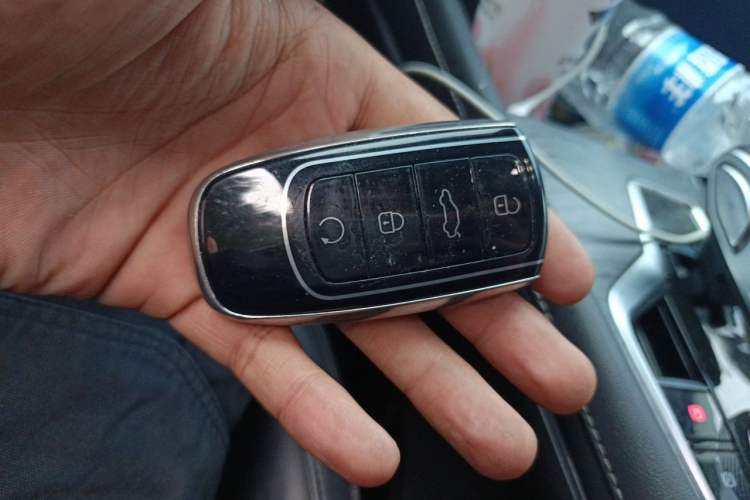 Used Chery Tiggo 8 PRO 2024 Champion Edition 290T Two-Wheel Drive Shining Version 5 Seats Vehicle Key