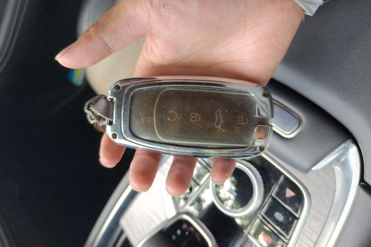 Used Chery Tiggo 8 PRO 2024 Champion Edition 290T Two-Wheel Drive Shining Version 5 Seats Vehicle Key