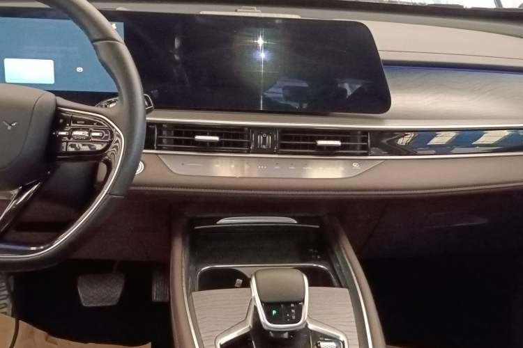 Used Chery Tiggo 8 PRO 2024 Champion Edition 290T Two-Wheel Drive Peak Version 7 Seats Audio And AC Panel