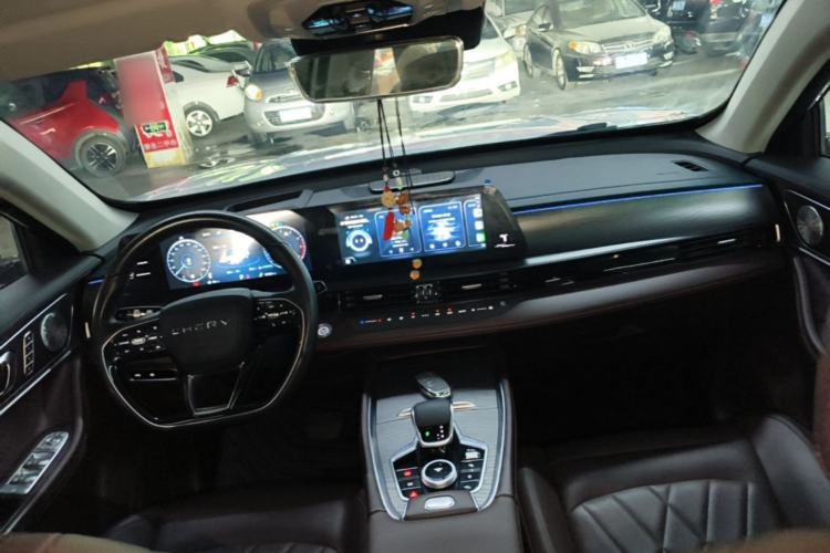 Used Chery Tiggo 8 PRO 2024 Champion Edition 390T Four-Wheel Drive Peak Version 5 Seats Center Console