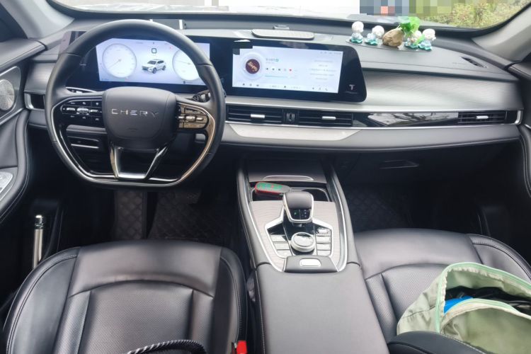 Used Chery Tiggo 8 PRO 2024 Champion Edition 290T Two-Wheel Drive Shining Version 7 Seats Center Console