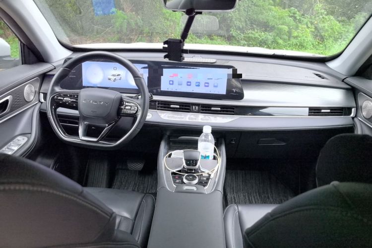Used Chery Tiggo 8 PRO 2024 Champion Edition 290T Two-Wheel Drive Shining Version 5 Seats Center Console
