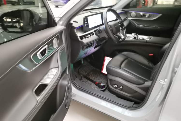 Used Chery Tiggo 8 PRO 2024 Champion Edition 290T Two-Wheel Drive Shining Version 5 Seats Driver Seat