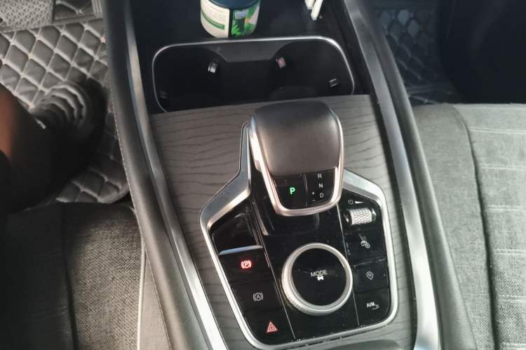Used Chery Tiggo 8 PRO 2024 Champion Edition 290T Two-Wheel Drive Shining Version 7 Seats Gear Lever