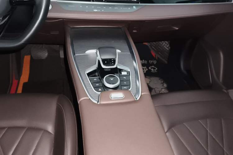 Used Chery Tiggo 8 PRO 2024 Champion Edition 390T Two-Wheel Drive Aoshi Version 5 Seats Gear Lever