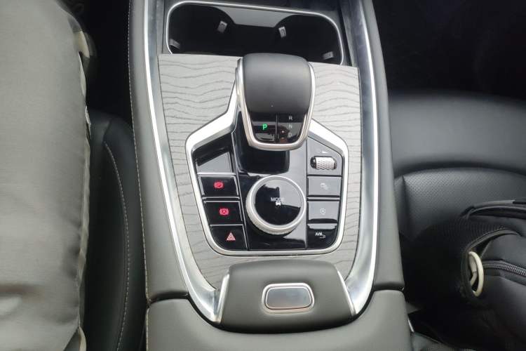 Used Chery Tiggo 8 PRO 2024 Champion Edition 290T Two-Wheel Drive Shining Version 5 Seats Gear Lever