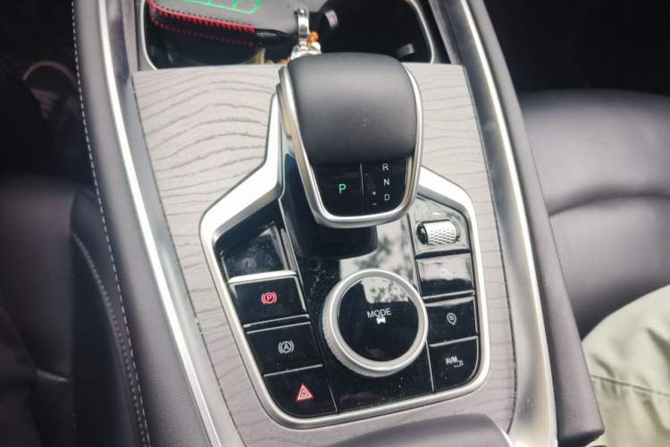 Used Chery Tiggo 8 PRO 2024 Champion Edition 290T Two-Wheel Drive Shining Version 7 Seats Gear Lever